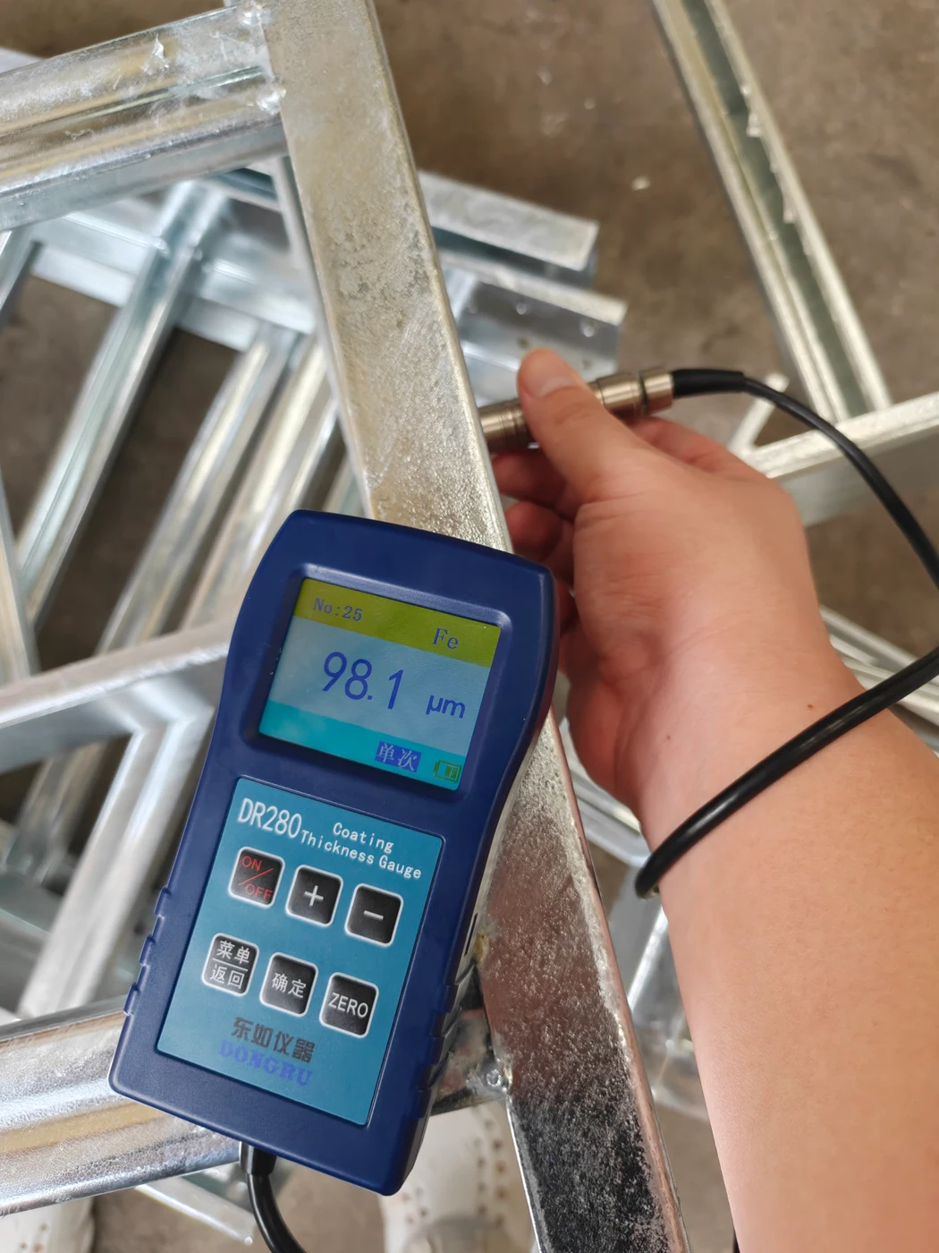 Hot-dip galvanized cable tray field reading: 98.1 μm